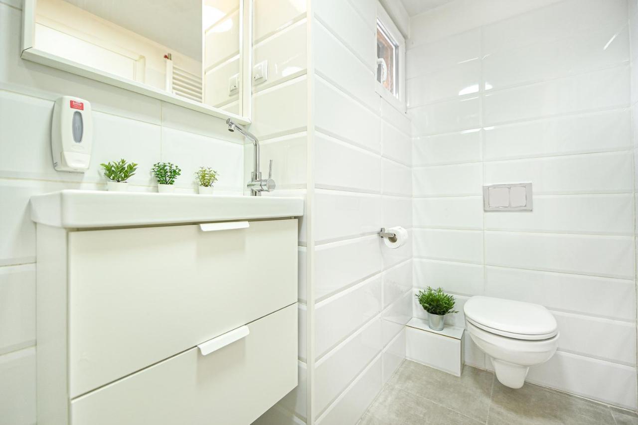 Spacious 1Br In The City Center - Amazing For Extended Stays Bucharest Luaran gambar
