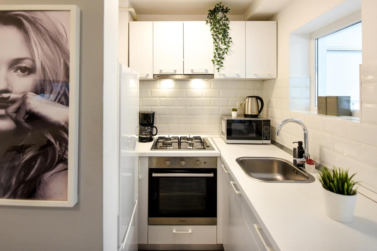 Spacious 1Br In The City Center - Amazing For Extended Stays Bucharest Luaran gambar